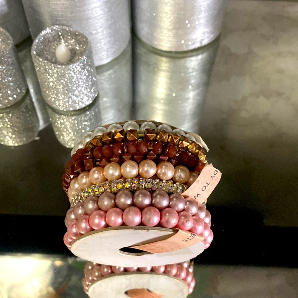 BEAUTIFUL WOMENS BEADED BRACELET